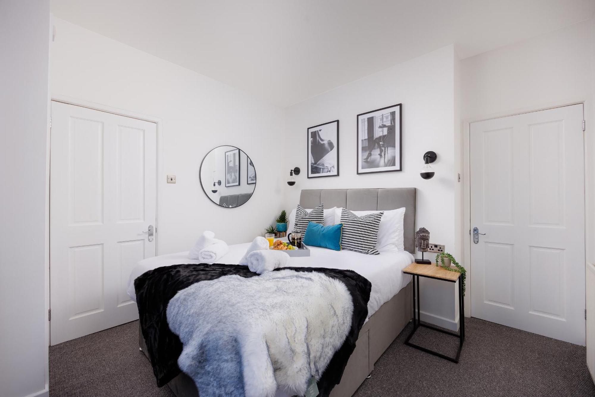 Boujis Central Plymouth Apartment - Sleeps 4 - Habita Property Exterior foto