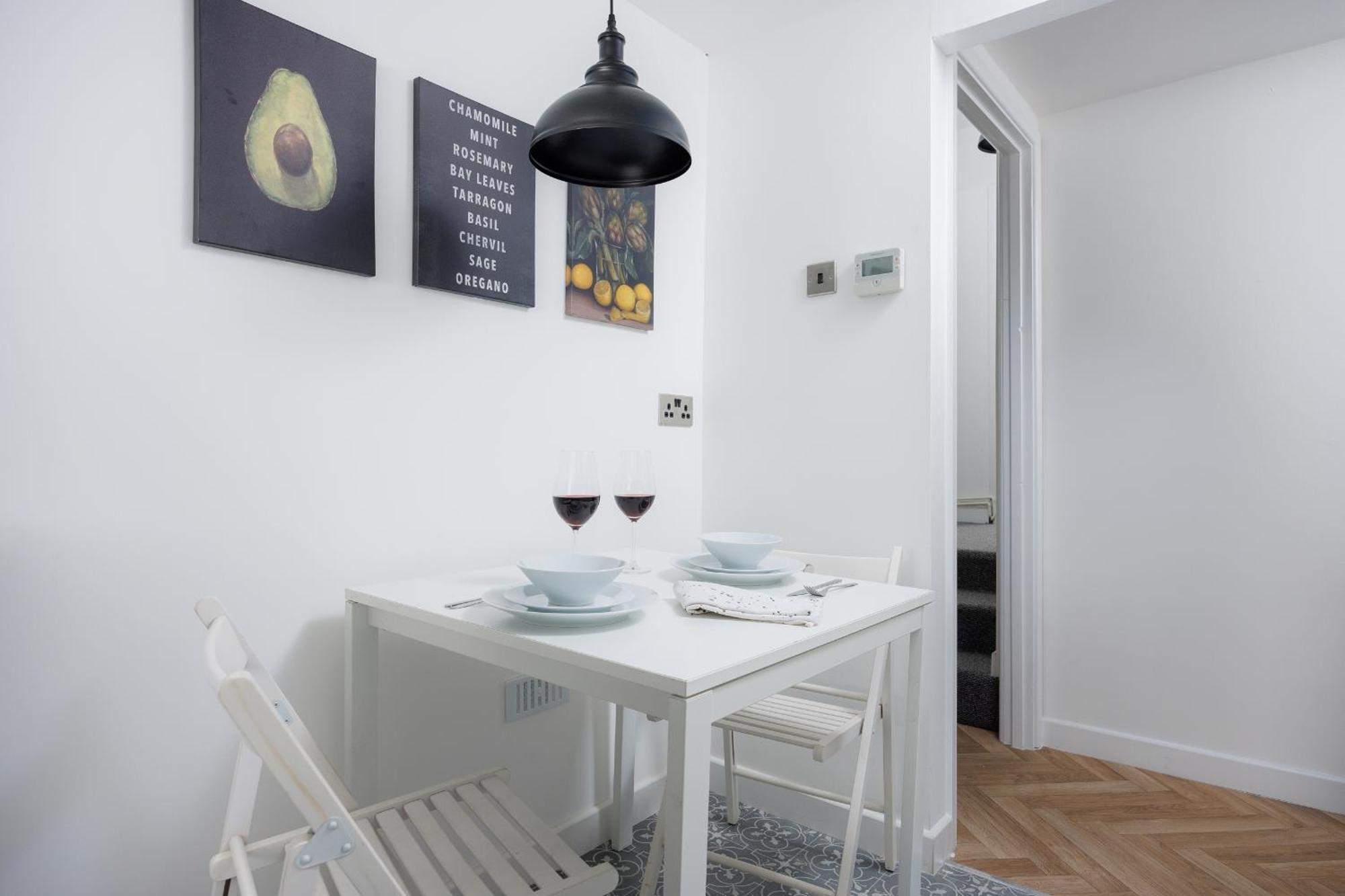 Boujis Central Plymouth Apartment - Sleeps 4 - Habita Property Exterior foto