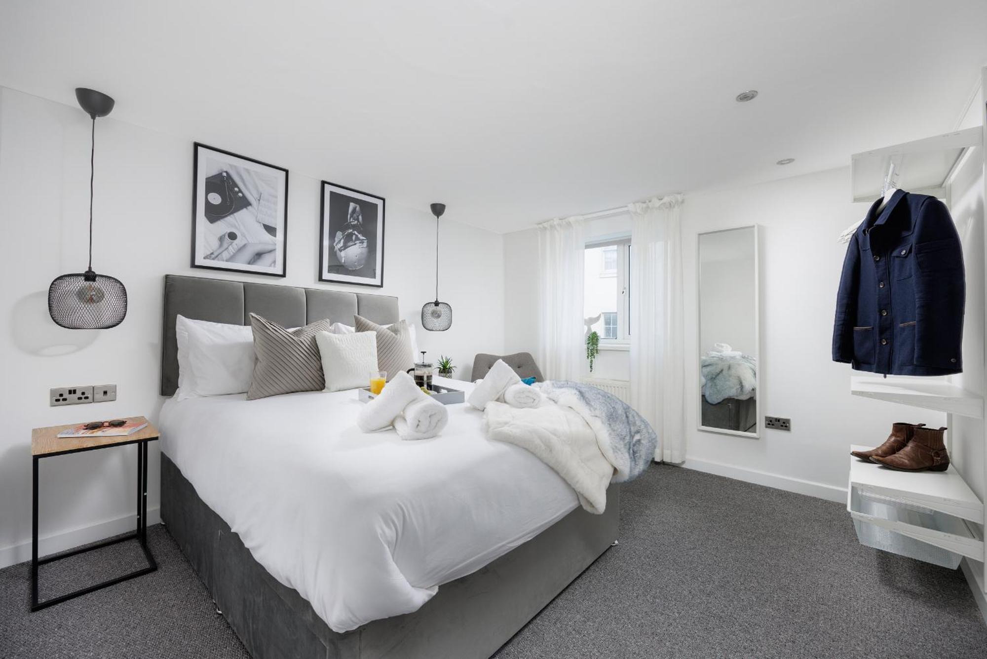 Boujis Central Plymouth Apartment - Sleeps 4 - Habita Property Exterior foto